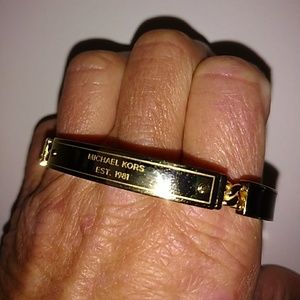 MICHAEL KORS PLAQUE BRACELET